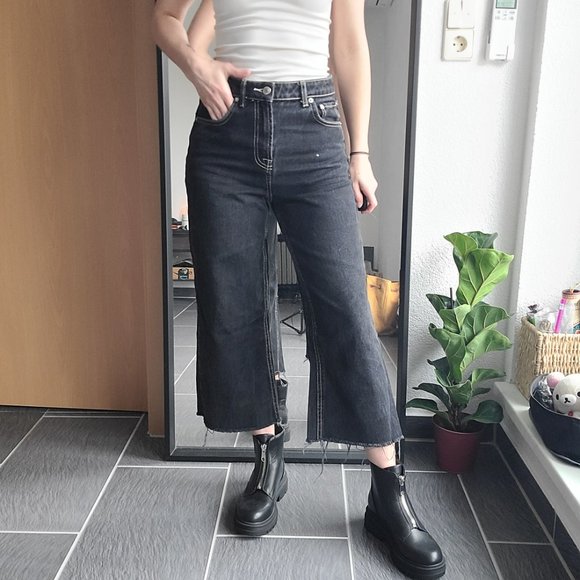 Zara Woman Premium Denim Collection Black Raw Hem Ankle Wide Leg Jeans US 4 - Picture 12 of 15